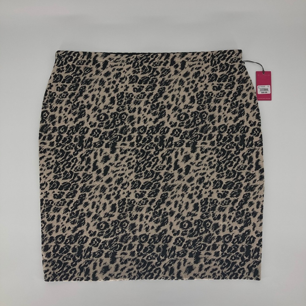 VINCE CAMUTO‎ Leopard Print Skirt